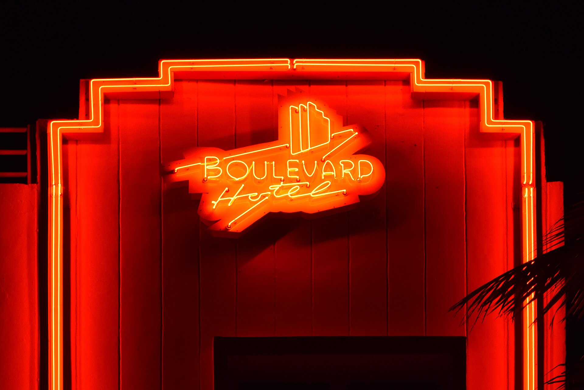 Boulevard-Hotel-Neon-sign-Miami-Beach.jpg.jpg
