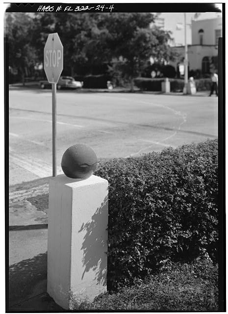 loc-28.-852-JEFFERSON-AVENUE-GATE-COLUMN-Miami-Beach-Art-Deco-Historic-District-.jpg