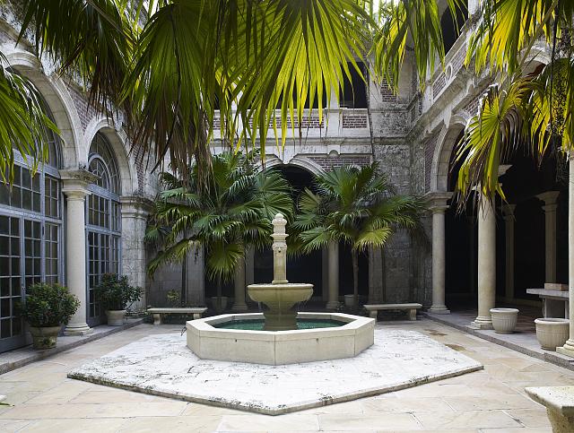 loc-Courtyard-David-W.-Dyer-Federal-Building-and-U.S.-Courthouse-Miami-Florida.jpg