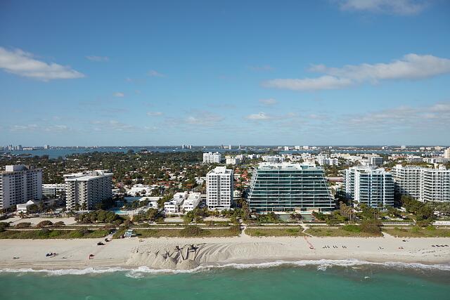 loc-Aerial-view-of-Surfside-a-small-community-above-Miami-Beach-on-a-bony-finger.jpg