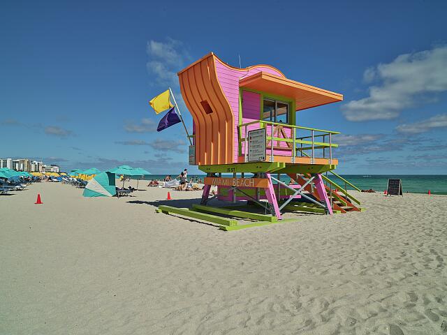 loc-Even-the-lifeguard-stands-in-the-trendy-South-Beach-section-of-Miami-Beach-F.jpg