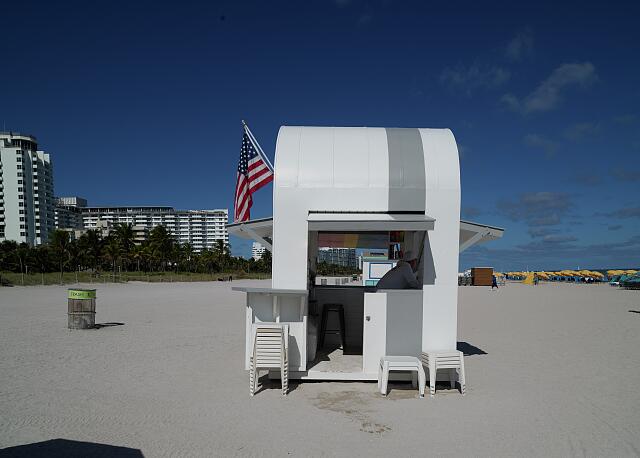 loc-Tiny-but-no-doubt-appreciated-small-ice-cream-stand-right-on-the-sand-in-the.jpg