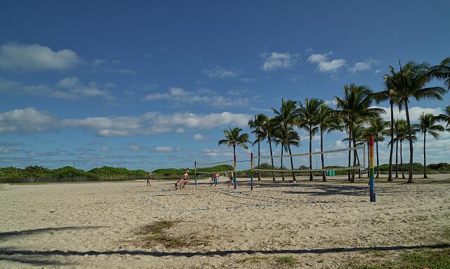 loc-Volleyball-match-on-the-strand-in-the-trendy-South-Beach-section-of-Miami-Be.jpg