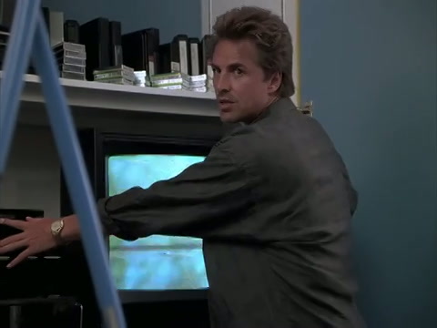 ia-MIAMI-VICE-1984-1990-0-miami-vice-1.thumbs-Miami-Vice-S03E02-Stone-s-War_0016.jpg