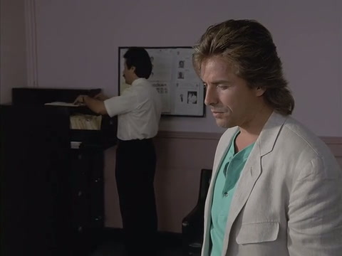 ia-MIAMI-VICE-1984-1990-0-miami-vice-1.thumbs-Miami-Vice-S04E21-Deliver-Us-from-.jpg