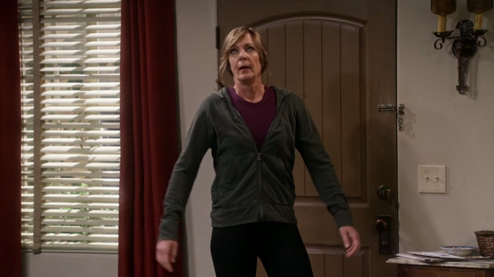 ia-MOM-2013-2021-0-mom.thumbs-Mom-2013-S03E01-Terrorists-and-Gingerbread_000618..jpg