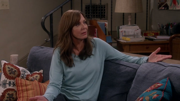 ia-MOM-2013-2021-0-mom.thumbs-Mom-2013-S03E16-Cornflakes-and-the-Hair-of-Three-M.jpg