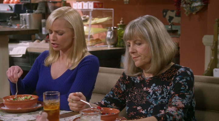 ia-MOM-2013-2021-0-mom.thumbs-Mom-S06E08-Jell-O-Shots-and-the-Truth-About-Santa-.jpg