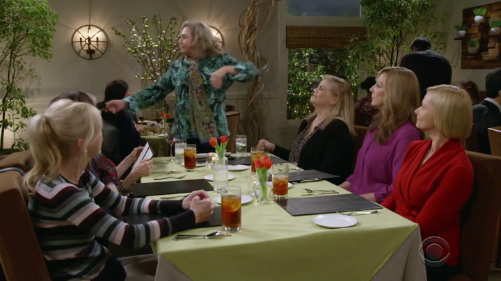 ia-MOM-2013-2021-0-mom.thumbs-Mom-S07E14-Cheddar-Cheese-and-a-Squirrel-Circus_00.jpg
