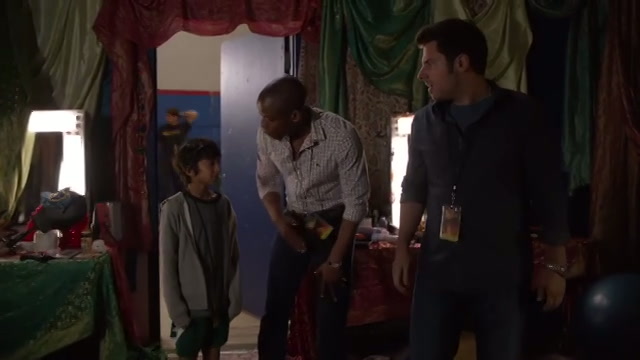 ia-PSYCH-2006-2014-0-psych.thumbs-Psych-S07E06-Cirque-du-Soul_001247.jpg.jpg