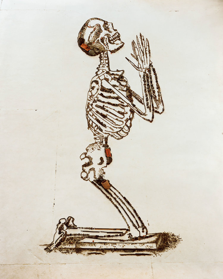 ia-Vik-Muniz-1961-Praying-The-Anatomy-of-Bones-.jpg.jpg