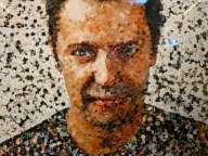 ia-Vik-Muniz-1961-Vik-Muniz-Self-portrait-photo-taken-by-Joyce-Takenaka_thumb.jp.jpg