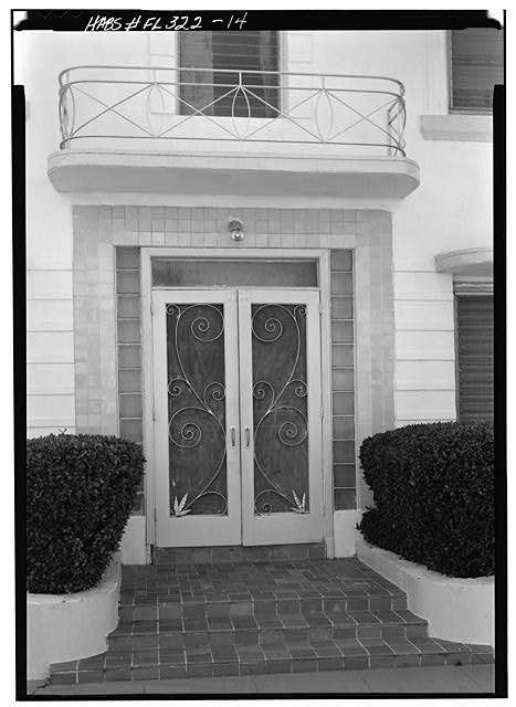 loc-14.-1610-EUCLID-AVENUE-ENTRANCE-DOORWAY-WITH-ORIGINAL-SCREEN-DOORS-Miami-Bea.jpg