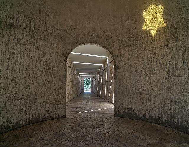 loc-Cavern-at-the-Holocaust-Memorial-Miami-Beach-designed-by-architect-Kenneth-T.jpg