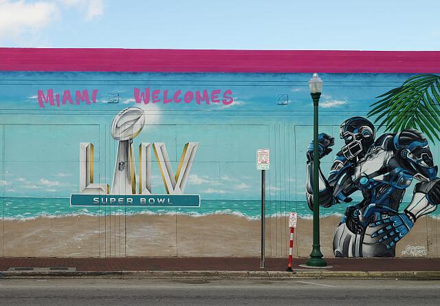 loc-Wall-art-on-Calle-Ocho-SW-8th-Street-the-vibrant-artery-of-the-historic-Litt.jpg