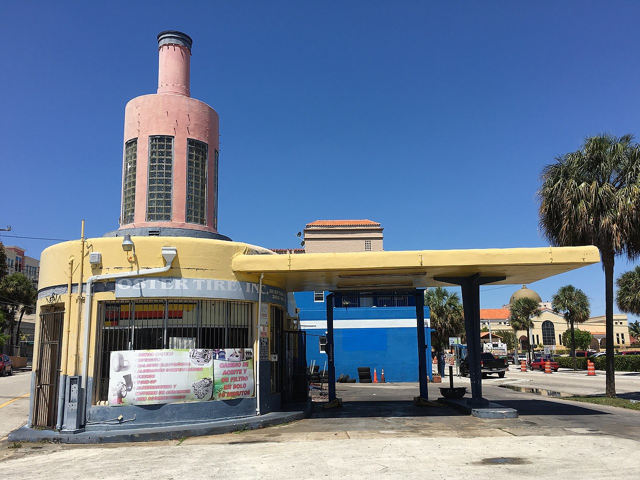Art_Deco_Former_Gulf_Gas_Station_Miami_Florida.jpg