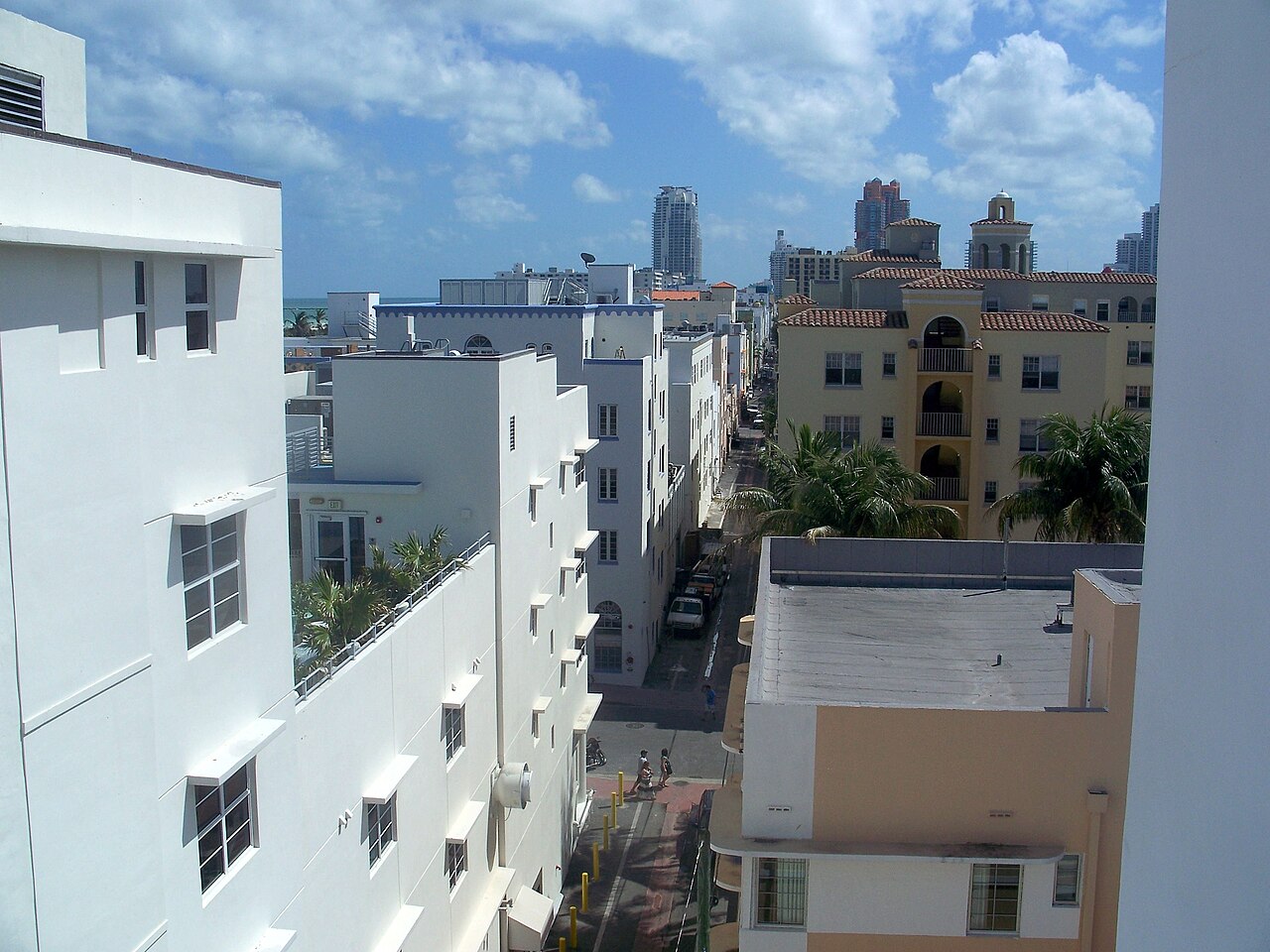 Miami_Beach_FL_Arch_Dist_Ocean_Court_down_south01.jpg