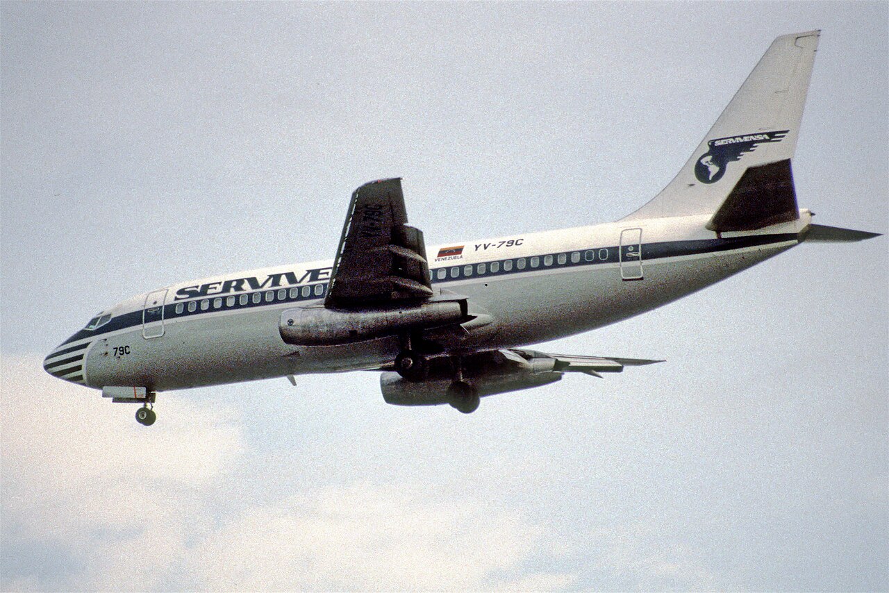 8ad_-_SERVIVENSA_Boeing_737-200__YV-79C_MIA_24.01.1998__4706970001_.jpg