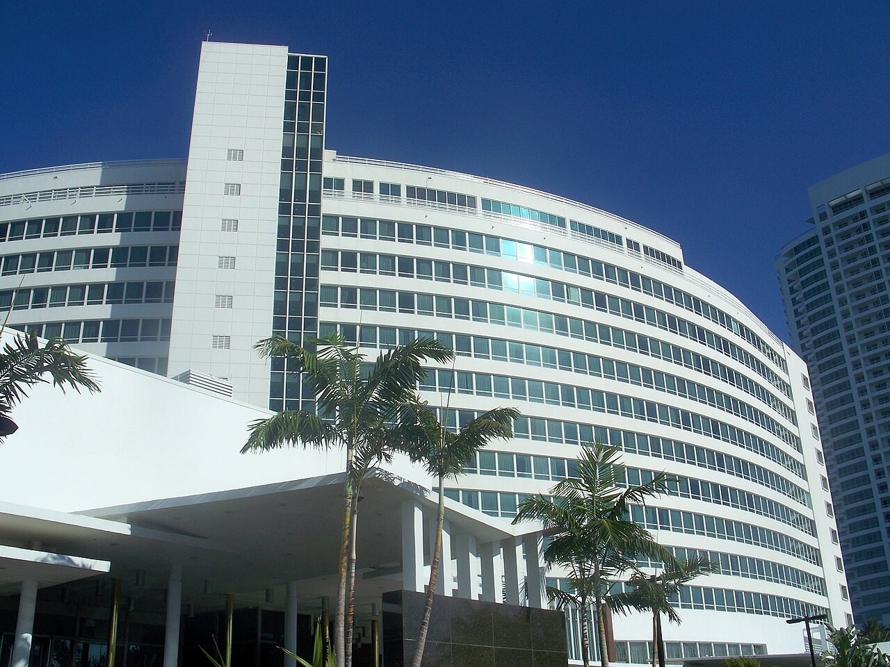Miami_Beach_FL_Fontainebleau03.jpg