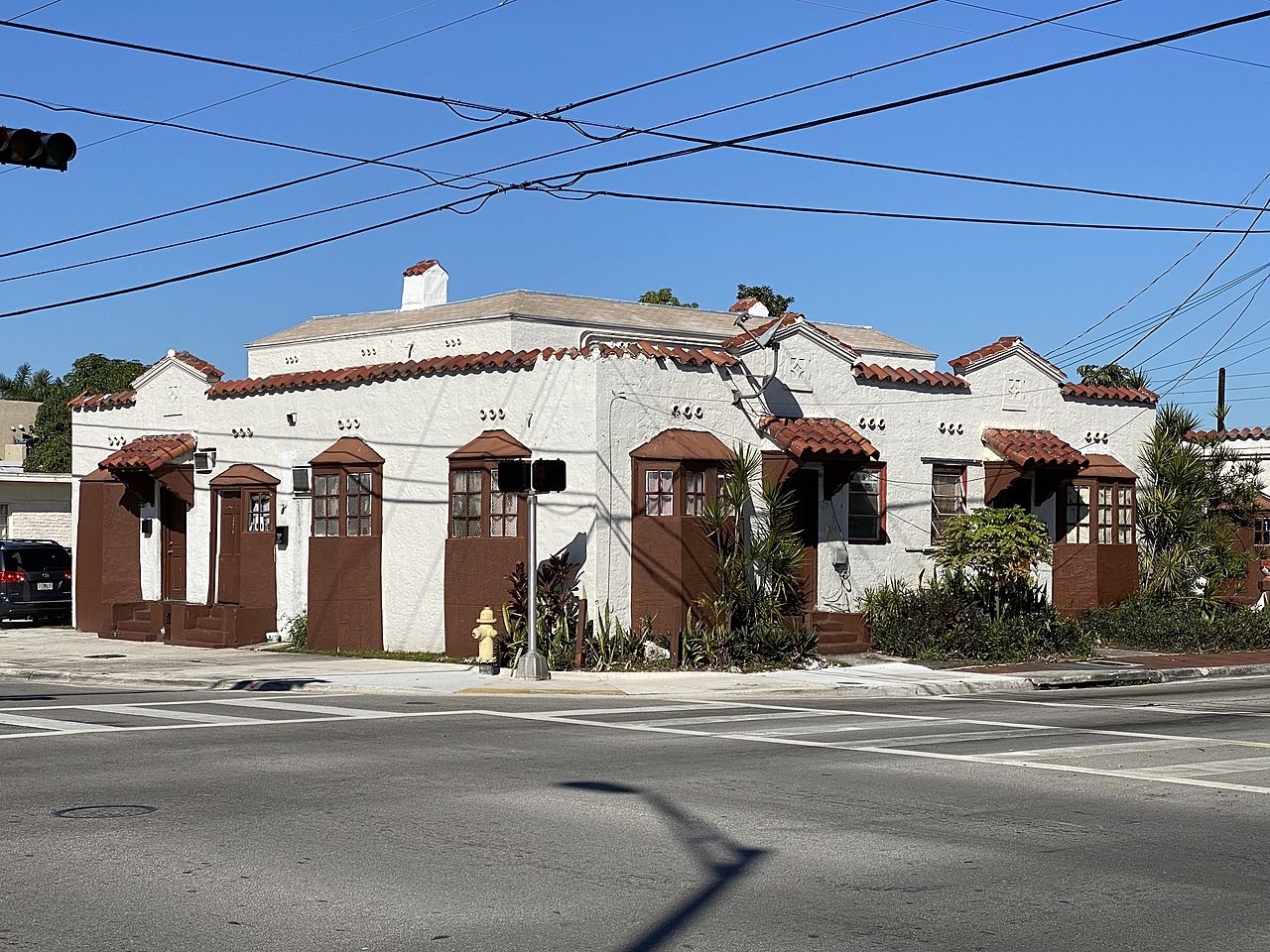 Little_Havana_Apartment_Building_built_1924_-_Miami_Florida_2020.jpg