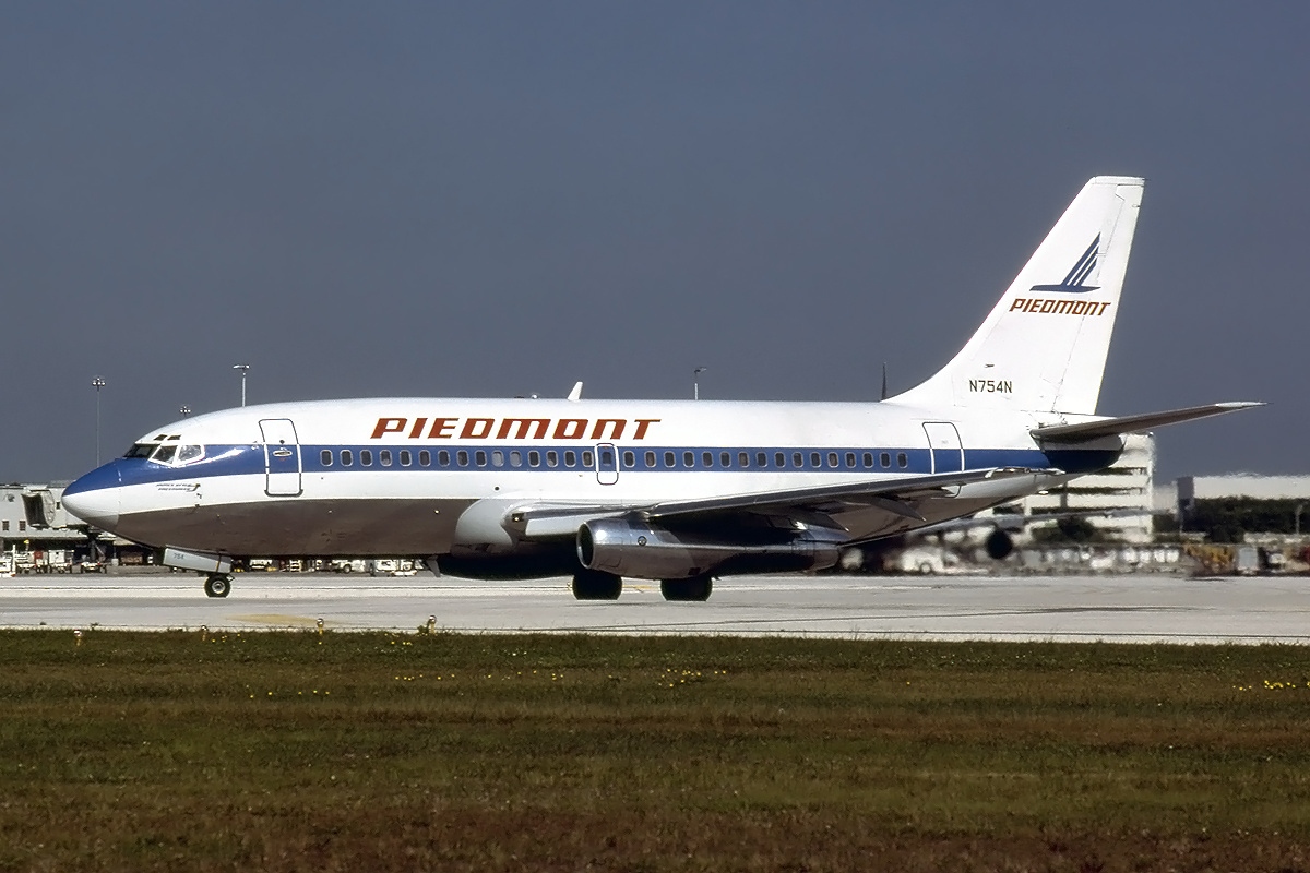 Boeing_737-2H5__Piedmont_Airlines_AN1048264.jpg