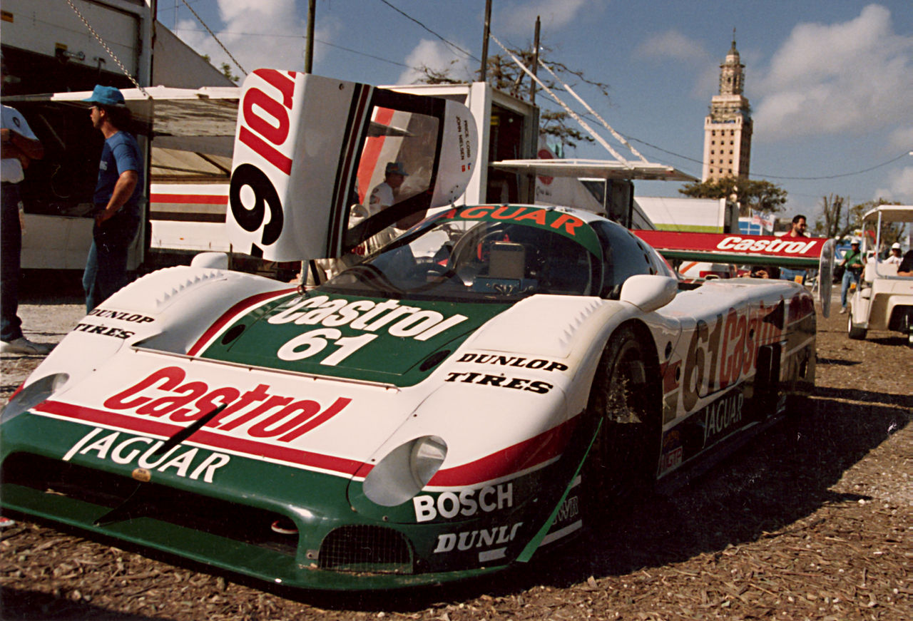 JaguarXJR9-61-LFpaddock-89mia.jpg