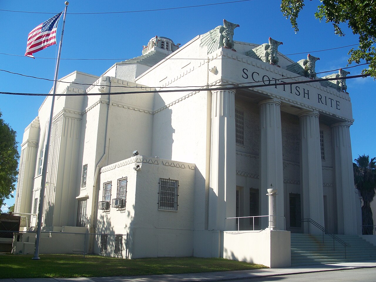 Miami_FL_Lummus_Park_HD_Freemason_Temple01.jpg