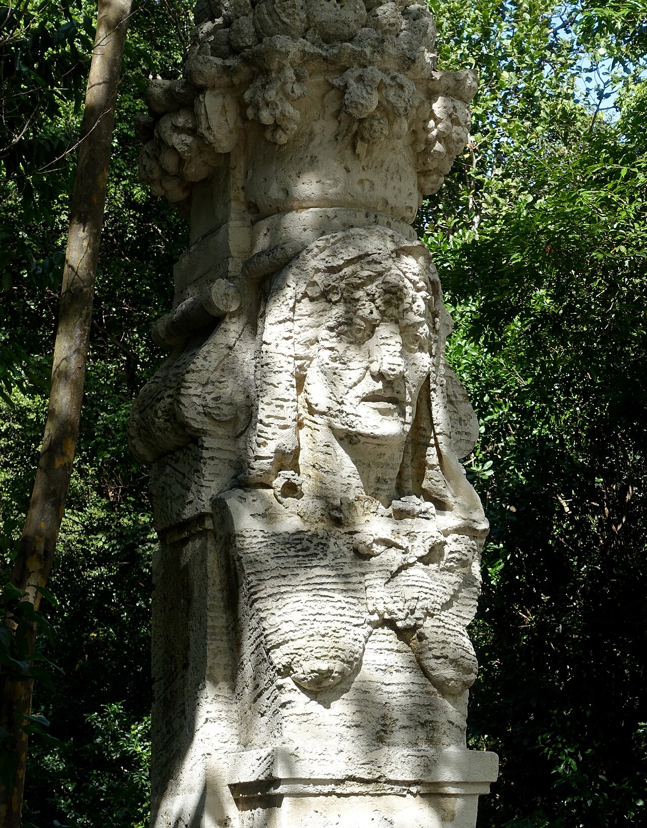Sculpture_-_Vizcaya_Museum_and_Gardens_-_Miami__Florida_-_DSC08270.jpg