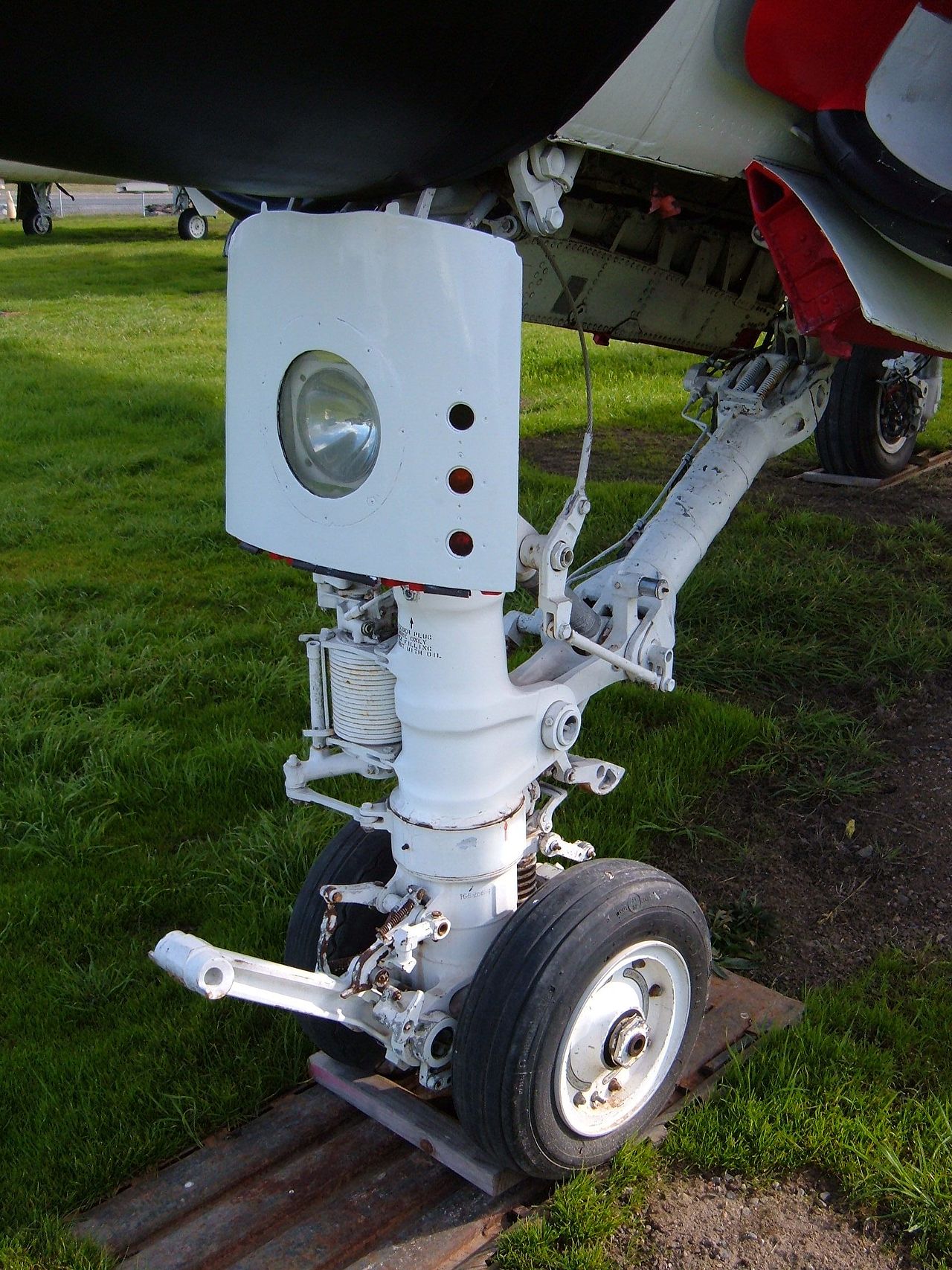 A-6E_Intruder_PCAM_forward_landing_gear.JPG