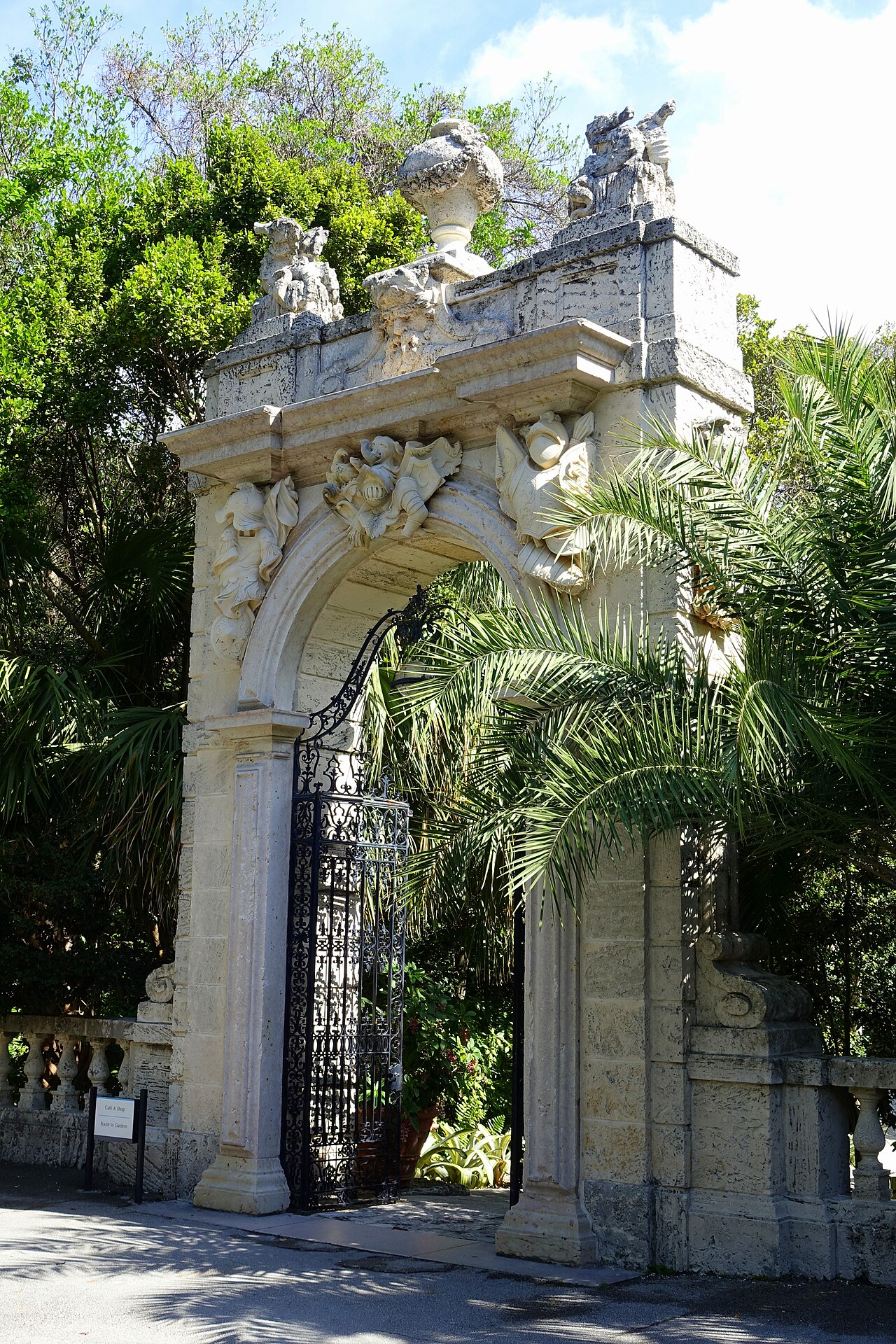 Gate_-_Vizcaya_Museum_and_Gardens_-_Miami__Florida_-_DSC08290.jpg
