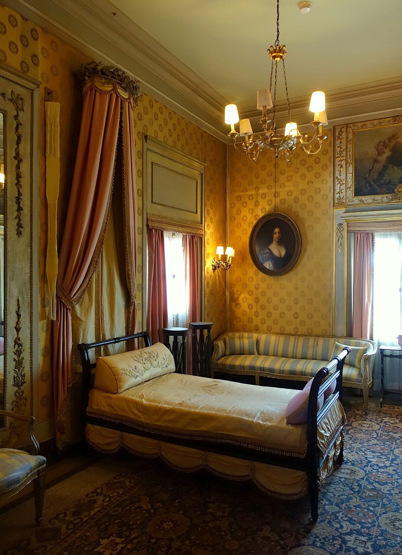 Belgioioso_Bedroom_-_Vizcaya_Museum_and_Gardens_-_Miami__Florida_-_DSC08591.jpg