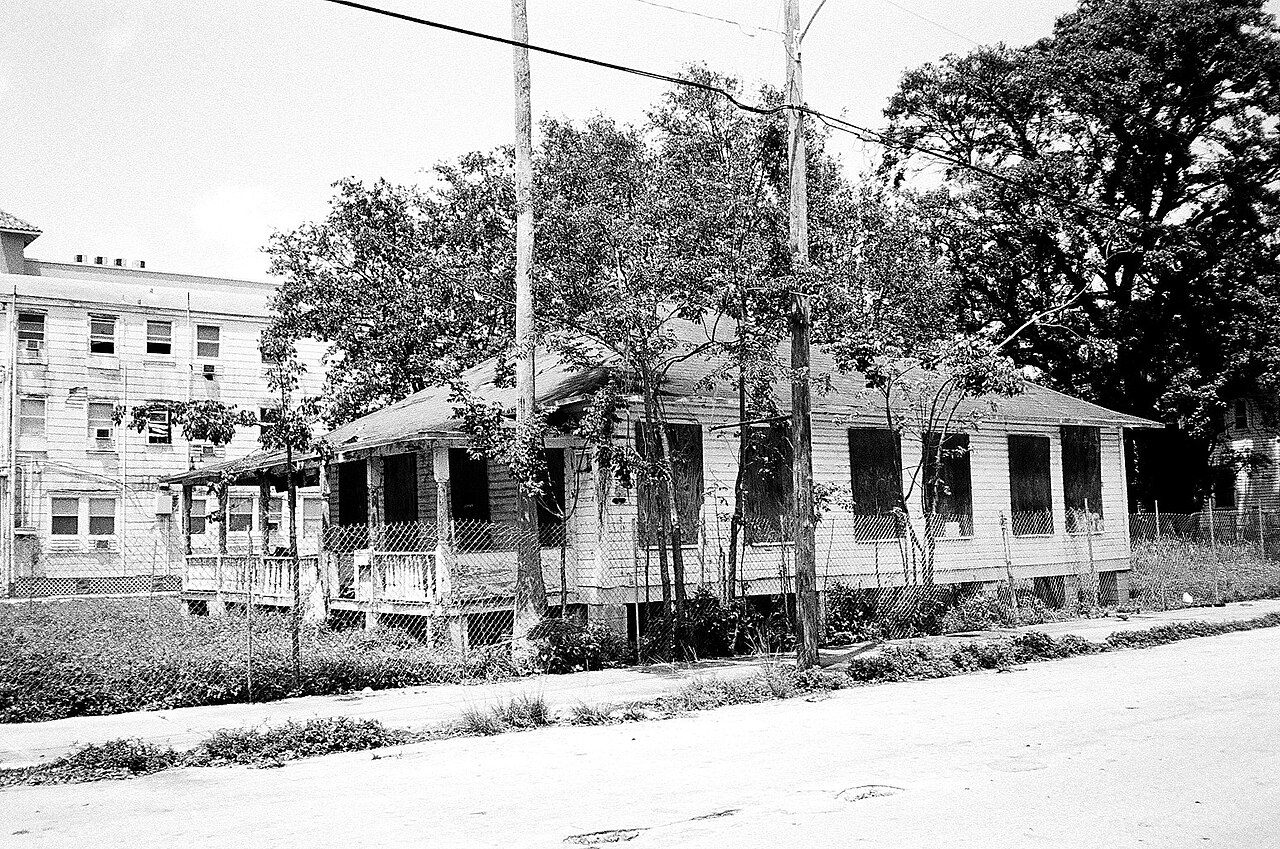 Lummus_Park_Neighborhood_Cottage__8684819644_.jpg