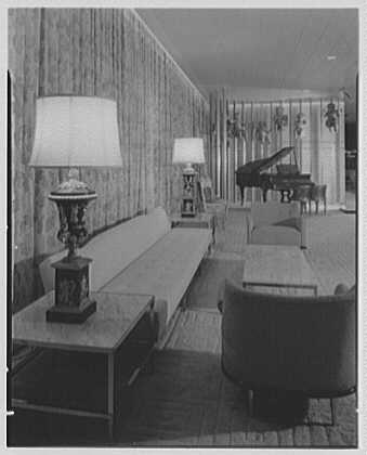 Fontainebleau_Hotel__Miami_Beach__Florida._LOC_gsc.5a23464.jpg