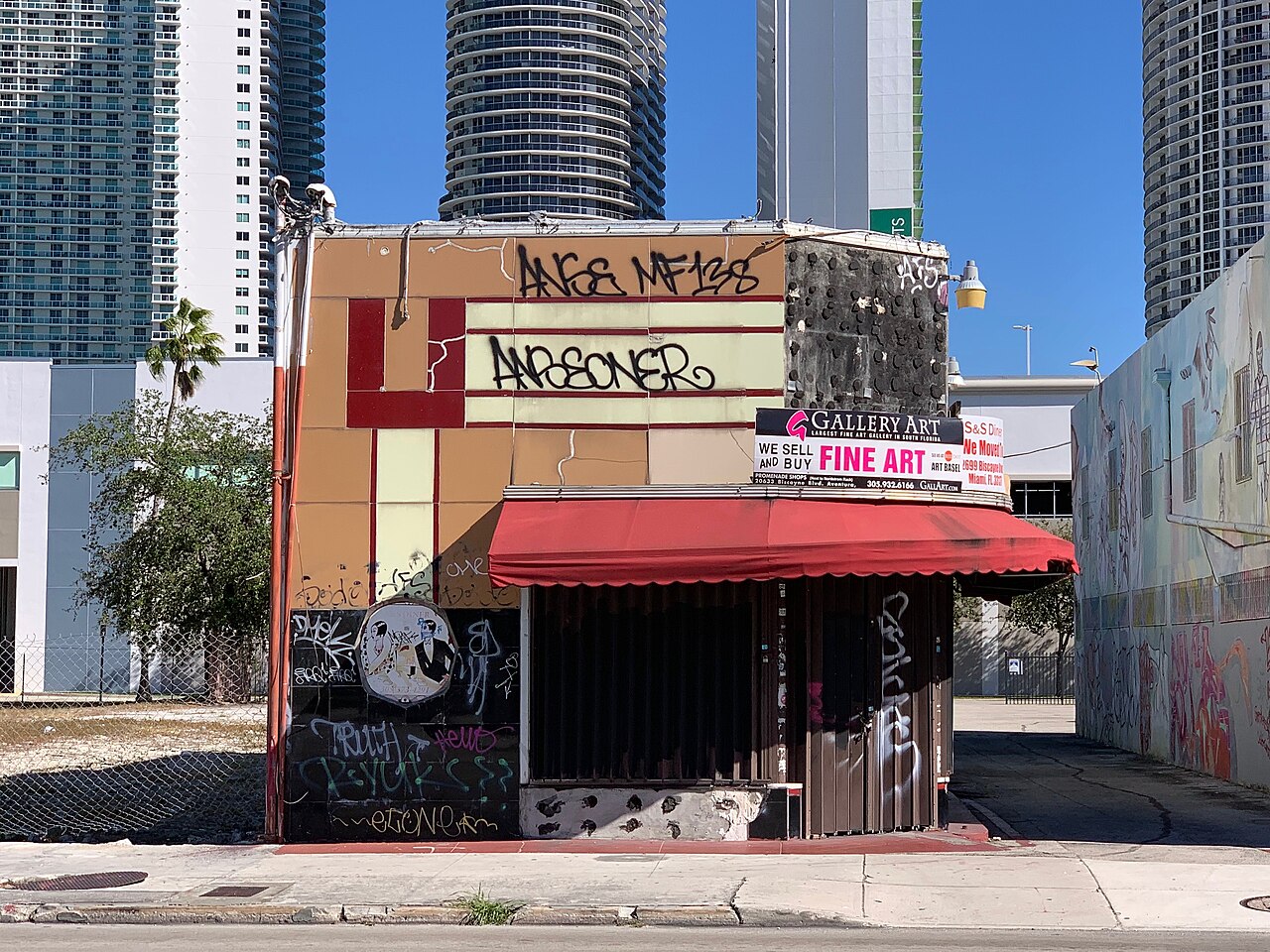 S_S_Diner_Building_Miami_-_Flickr_-_Phillip_Pessar.jpg