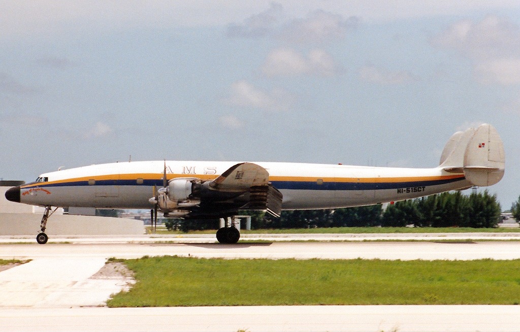 Lockheed_EC-121S_Super_Constellation__L-1049F___AMSA_-_Aerolineas_Mundo_AN0198831.jpg