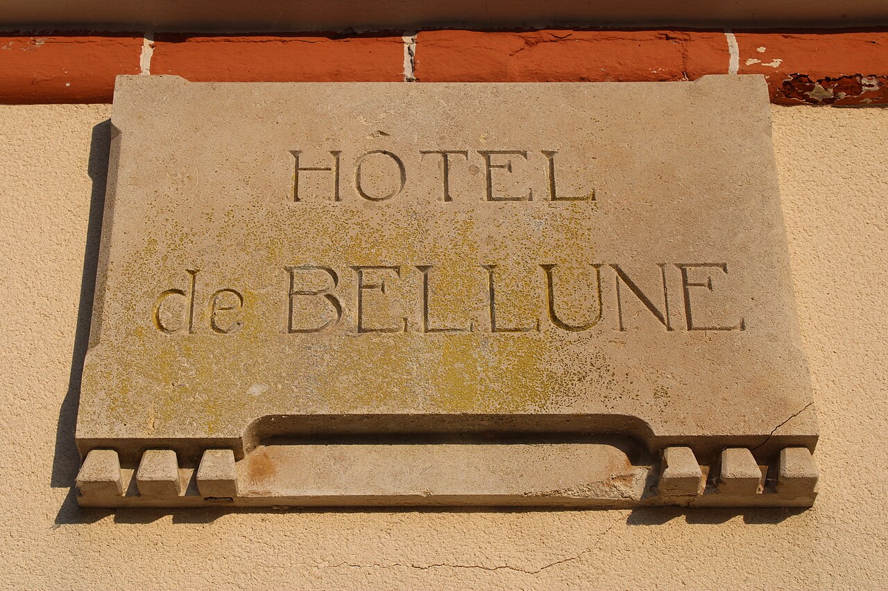 2021-06-07_19-51-41_-_Fontainebleau_-_H_tel_de_Bellune.jpg