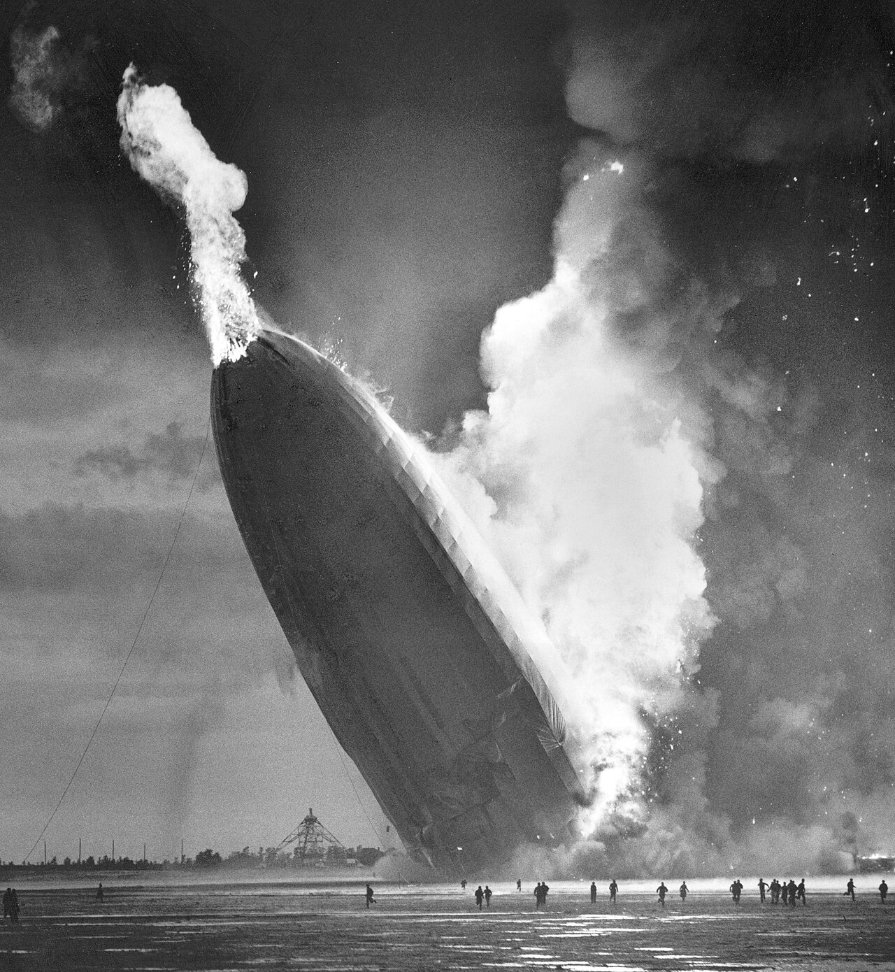 Hindenburg_disaster__1937.jpg
