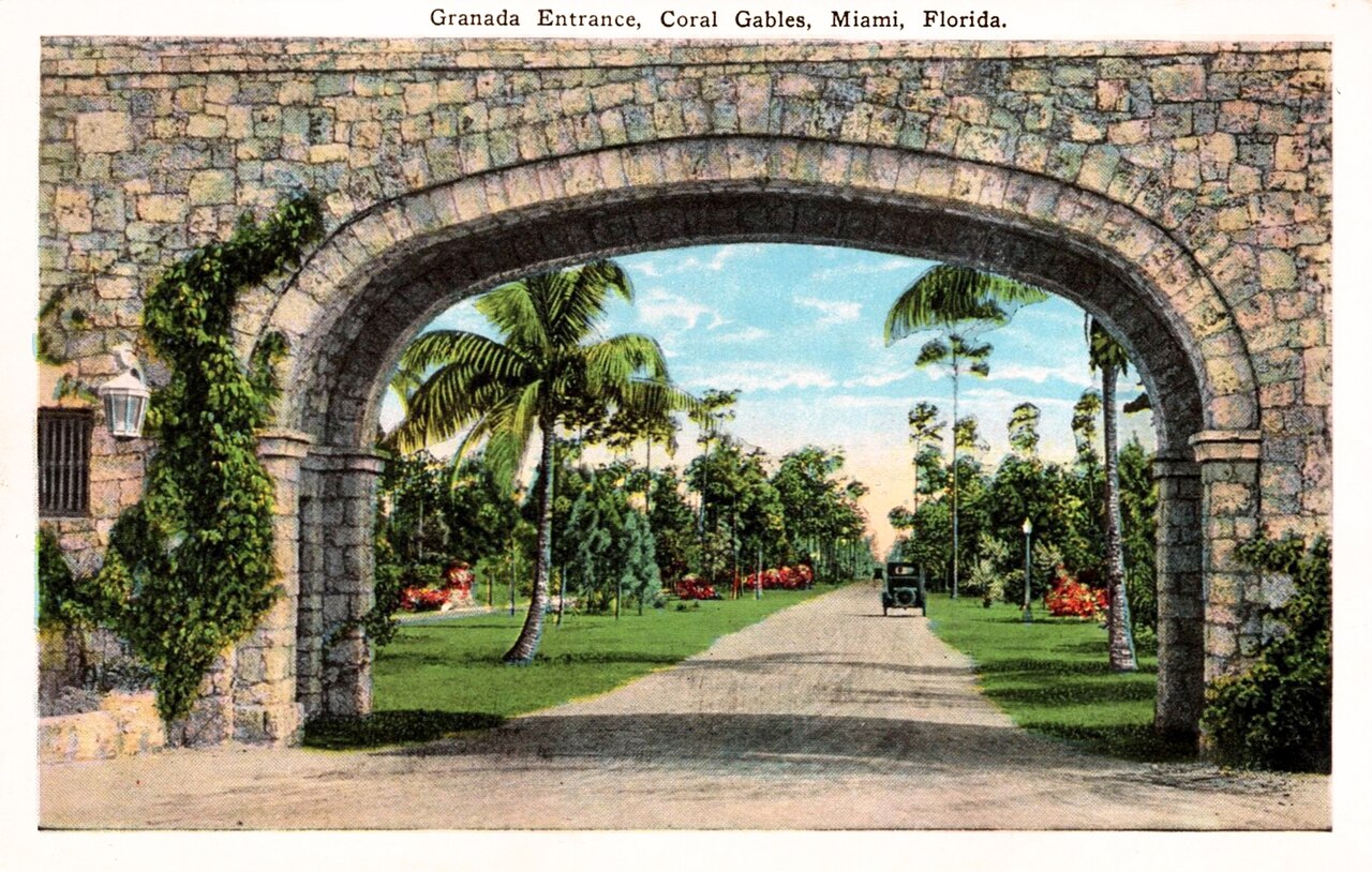 Coral_Gables_-_Granada_Entrance.jpg