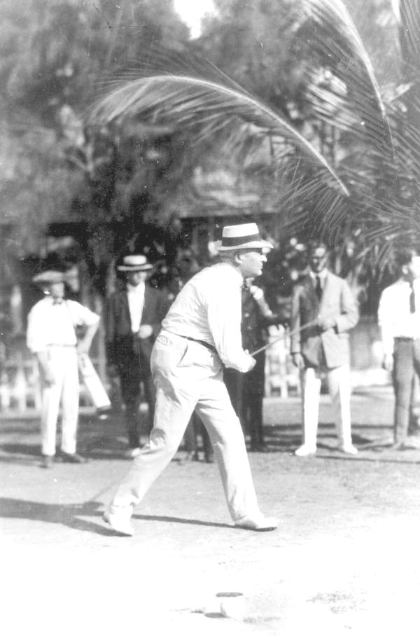 Warren_G._Harding_playing_golf-_Miami_Beach__Florida__8046998336_.jpg