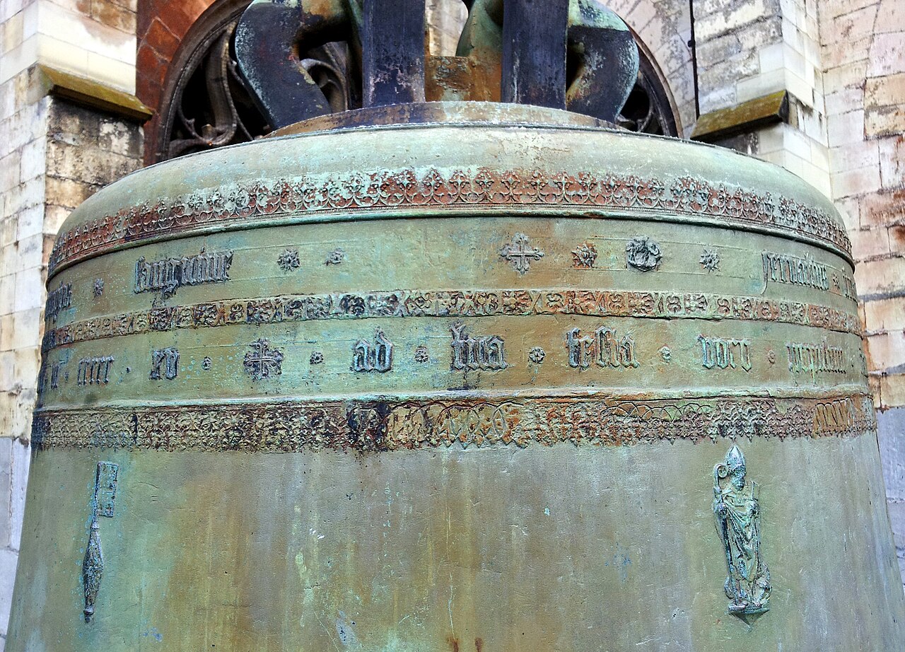 Maastricht__Sint-Servaasbasiliek__pandhof__grammeer_2.jpg