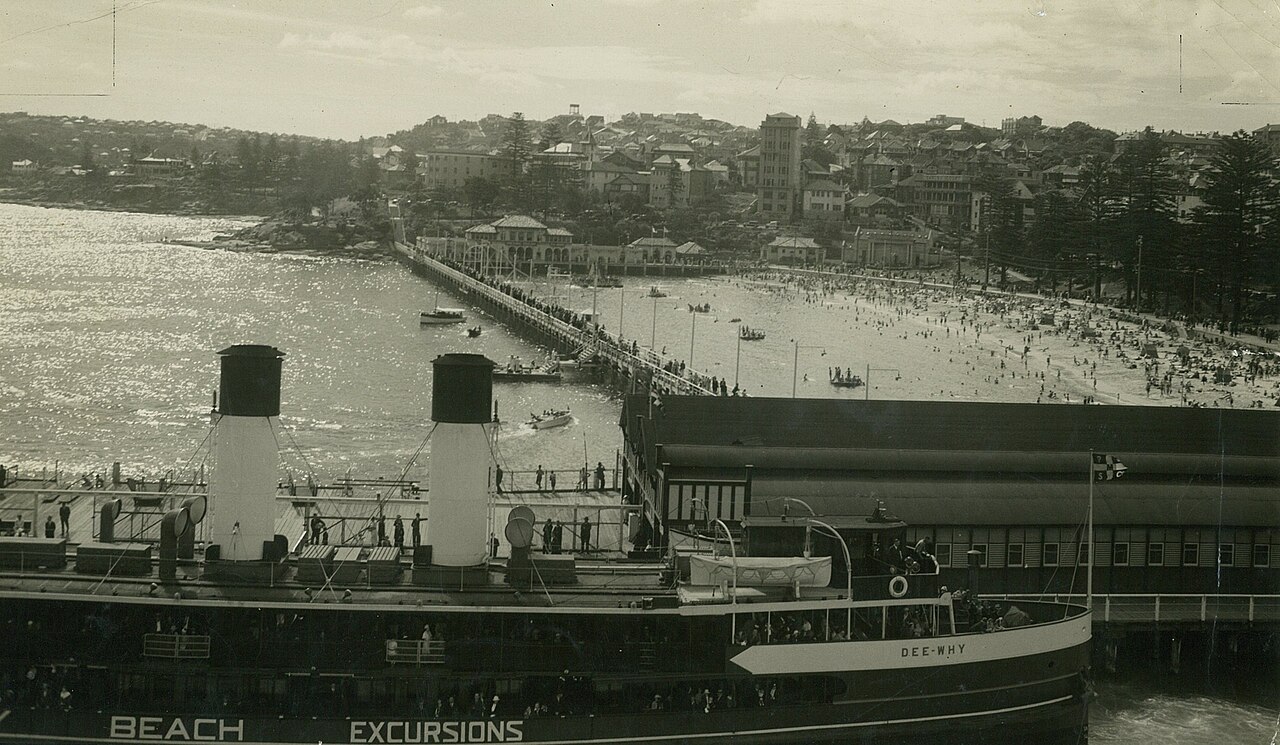 Ferry_Dee_Why_and_Manly_Harbour_pool__193-__6187238437_.jpg