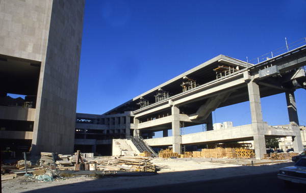 Construction_of_Metrorail_station_in_Miami.jpg