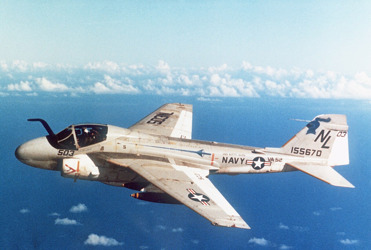 Grumman_A-6E_Intruder_of_VA-52_in_flight__in_1981__6379373_.jpg
