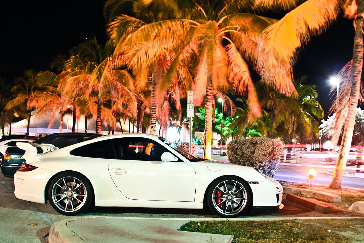 Art_Dec__-_White_997_GT3_3point8_in_Miami_Beach__Tom_Wolf_-_Automotive_Photography_.jpg