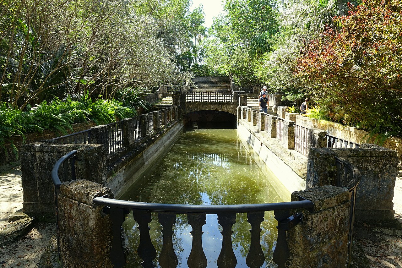 Pool_-_Vizcaya_Museum_and_Gardens_-_Miami__Florida_-_DSC08688.jpg