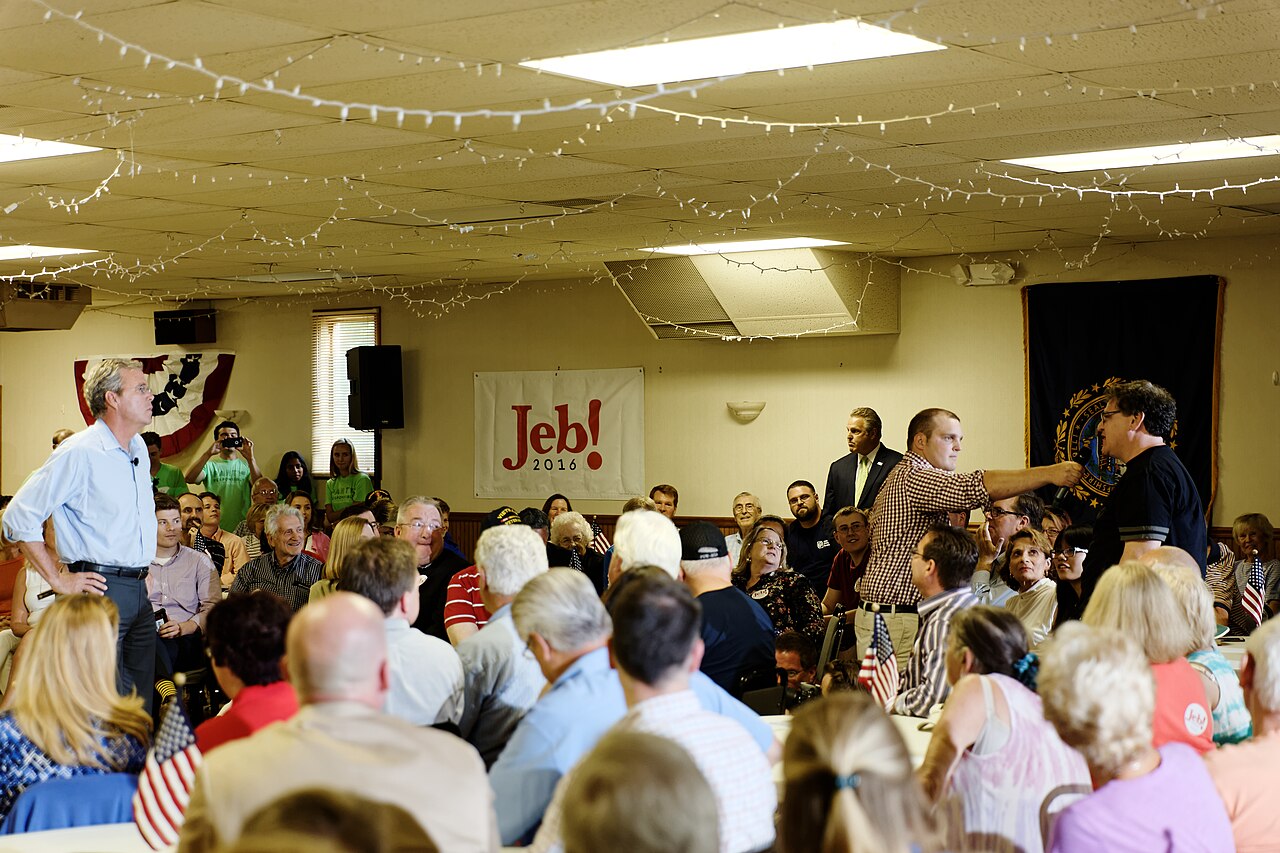 Governor_of_Florida_Jeb_Bush_at_VFW_in_Hudson__New_Hampshire__July_8th__2015_by_Michael_Vadon_16.jpg