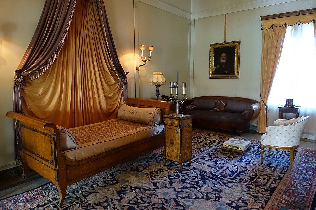 Manin_Bedroom_-_Vizcaya_Museum_and_Gardens_-_Miami__Florida_-_DSC08497.jpg