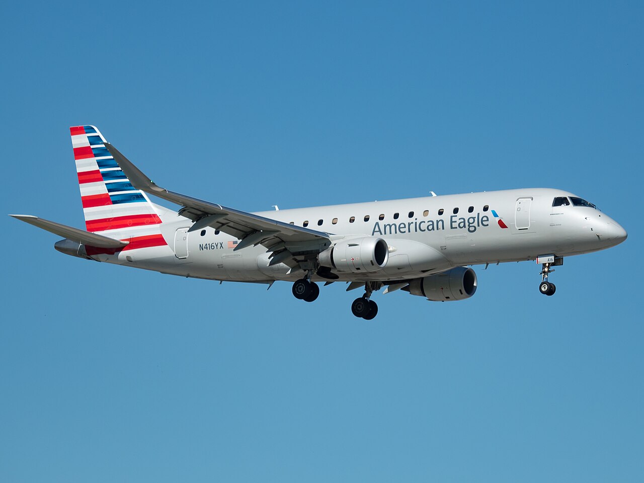 American_Eagle_Embraer_175__N416YX__at_Miami_International_Airport.jpg