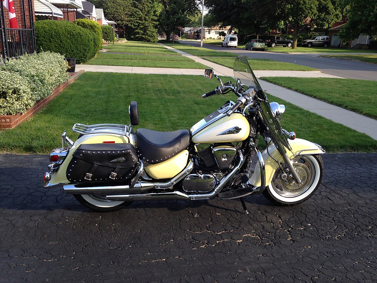 Suzuki_Intruder_VL_1500_LC_1.JPG