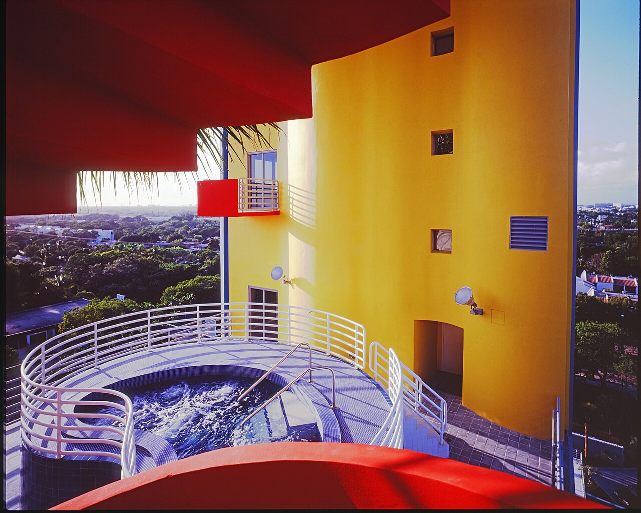 1982_Atlantis_Miami_-_Arquetectonica2.jpg